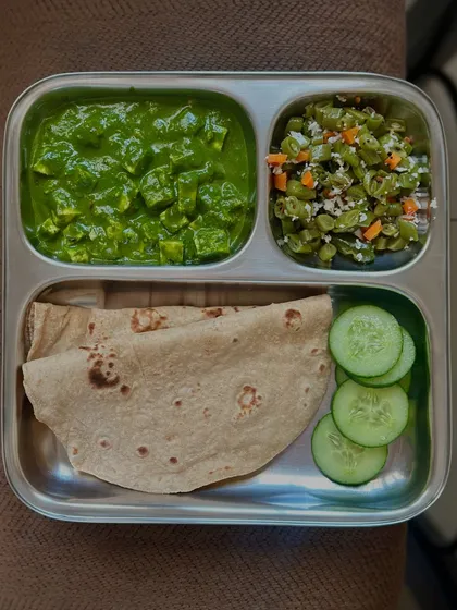 A classic combination of chapati, palak paneer, sautéed beans, and cucumber. This is a simple, nutritious, and popular North Indian vegetarian meal.