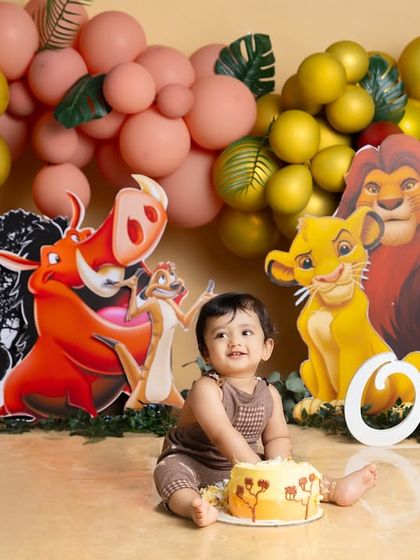 Hakuna Matata! This Lion King themed first birthday shoot brings the Pride Lands to the studio, creating a fun and adventurous setting for the celebration.