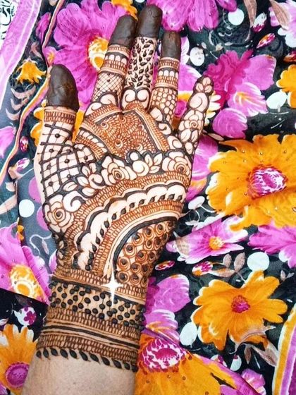 A design I did for myself. This intricate pattern on the back of the hand combines elements of a mandala with the detailed fill-work of a more traditional design.