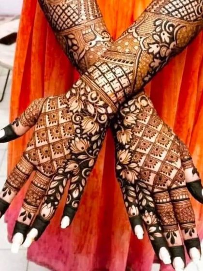 A classic and popular design featuring a net of lotus flowers. The blacked-out fingertips create a striking contrast.