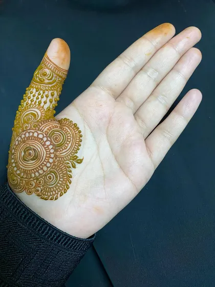 The simplest version of the palm design, with just a single motif and work on the thumb. This is great for someone who wants a very subtle touch of henna.