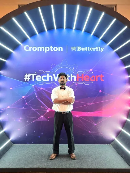 A moment captured at the Crompton event. Performing on a grand stage for leading brands is a privilege, and I always aim to deliver a professional and impactful experience.