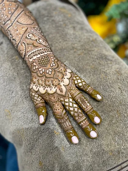 Another angle of Rabiya's palm, showing the intricate details of the Pakistani design.