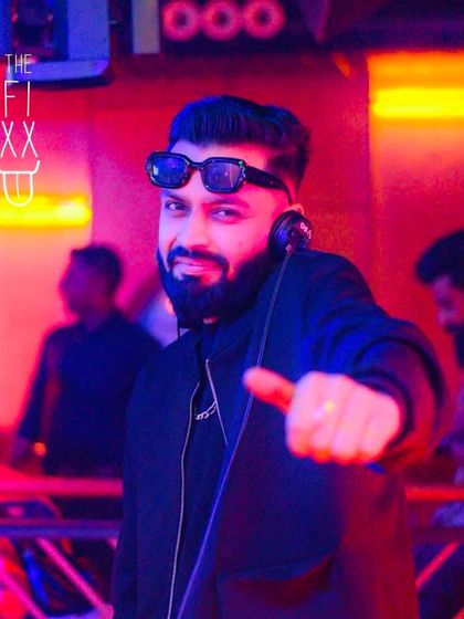 A moment of focus at The Fixx. Even in the middle of a high-energy set, it's all about connecting with the crowd and the music.