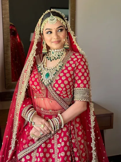 A portrait of the bride looking towards the light, showing the beautiful dimension of the makeup and the sparkle of her jewelry.