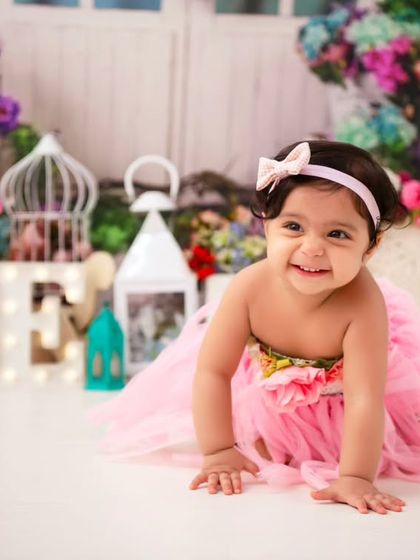 On the move! Capturing a baby crawling towards the camera during their first birthday shoot adds a dynamic and playful element to the gallery.