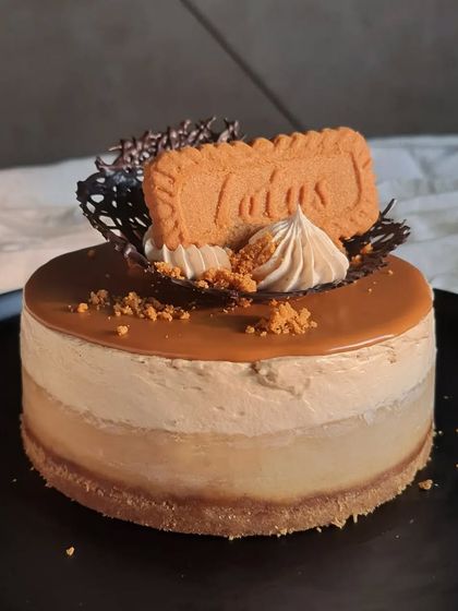 This Biscoff cheesecake is ready for its close-up. The combination of creamy, crunchy, and caramel flavours is just irresistible.