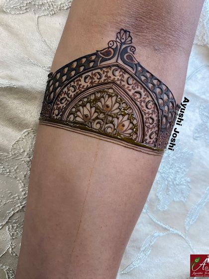 A startup for a Karva Chauth arm band, featuring delicate peacocks and lotuses.