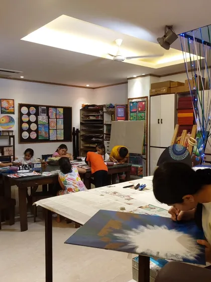 A view of my iconic Saturday class for children over 8 years old. The studio is set up to allow for different projects to happen at once, from canvas painting to detailed ink drawings.