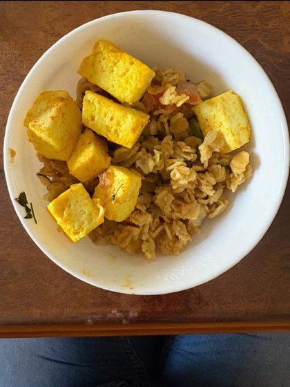 A high-protein breakfast of masala oats topped with sautéed paneer. This meal is designed to keep you full and energized throughout the morning.