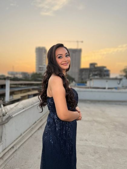 Captured against the sunset, this look truly glows. The soft glam makeup and beautiful waves give her an effortless radiance that is perfect for an evening event.