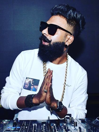 A throwback to the beast beard look. Sometimes you have to switch things up.