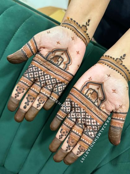 Elegant Party & Guest Henna photo 11