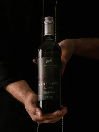 Our La Réserve Blanc is made from a bunch-pressed selection of the finest Viognier grapes. The wine is fermented in barrels and aged on lees, which gives it a fruity character and a soft, structured palate.