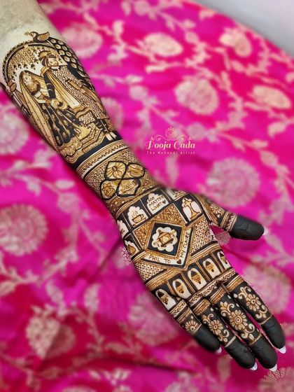 The other arm of the masterpiece design, featuring a beautiful portrait of the bride and groom, perfectly complementing the doli scene.