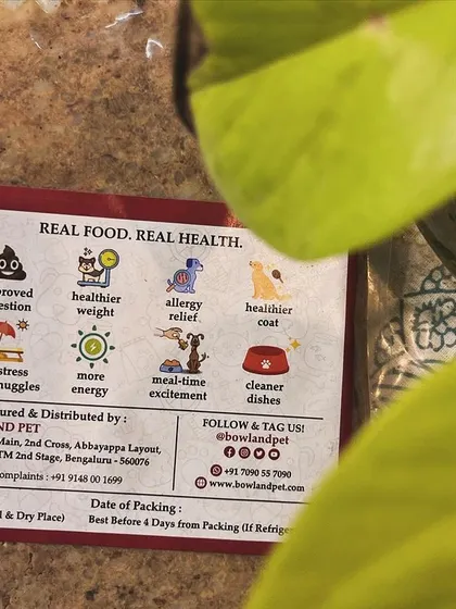 Real food means real health benefits. This label on our vacuum-sealed packs shows exactly what you can expect: improved digestion, a healthier coat, more energy, and a very excited pet at mealtime.