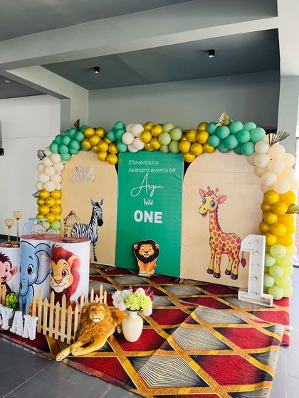 A modern and clean jungle theme using three arched backdrops. The central green panel highlights the name, flanked by zebra and giraffe prints.