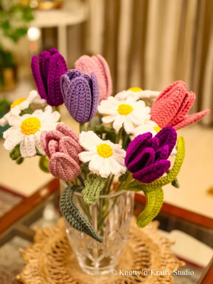 A bouquet that never fades. I crafted this vibrant mix of crochet tulips and daisies to bring the freshness of a spring garden into your home, no matter the season.