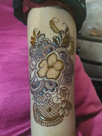 A single floral motif on the arm, perfect for a simple yet elegant statement.