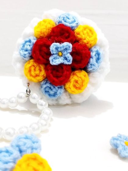 A special Snow White themed mini bouquet keychain, using her signature colors of red, yellow, and blue.