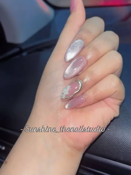 A close-up of a cat eye nail with a chrome border.