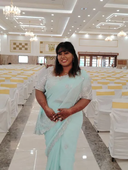 A full-length shot in the beautiful saree. This look is perfect for hosting weddings, receptions, and traditional ceremonies.