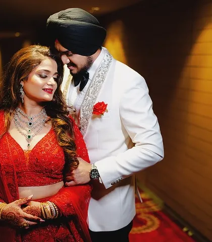 Your reception is a time to celebrate in style. We use creative lighting and composition to capture sleek, editorial-style portraits that showcase your stunning reception looks and the love you share.