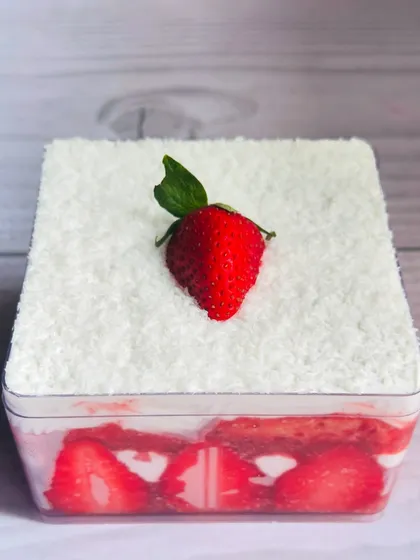 A delightful twist on a classic, my Strawberry Misu Tub is packed with layers of rich strawberry flavor and a velvety smooth mascarpone texture, topped with desiccated coconut.