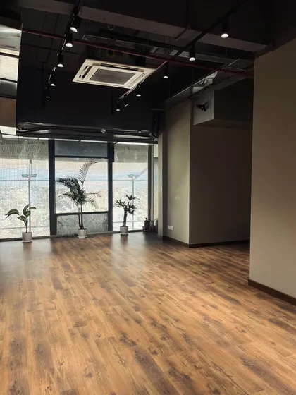 I designed this studio to feel open and inspiring. The combination of smooth wooden floors and large windows provides a clean, bright environment during the day, ready for you to bring your energy. It’s a blank canvas for your passion.