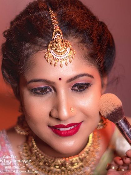 The final touches make all the difference. Our bride Shashikala looks radiant as she gets ready, wearing a beautiful temple jewellery set with a statement maang tikka.
