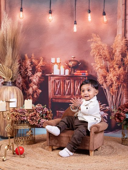 A round of applause for this stylish little gentleman. The warm lighting from the Edison bulbs adds a beautiful glow to this rustic and elegant portrait session.