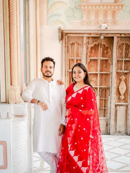 A classic portrait of the couple at Patrika Gate, their traditional outfits complementing the royal aesthetic of the location.
