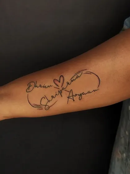 The full view of the family names woven into an infinity symbol, a beautiful representation of endless love for one's family.