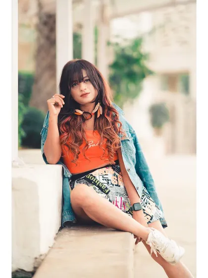 A more relaxed pose from the same shoot. The combination of colors, textures, and the urban setting makes this a really dynamic portrait.