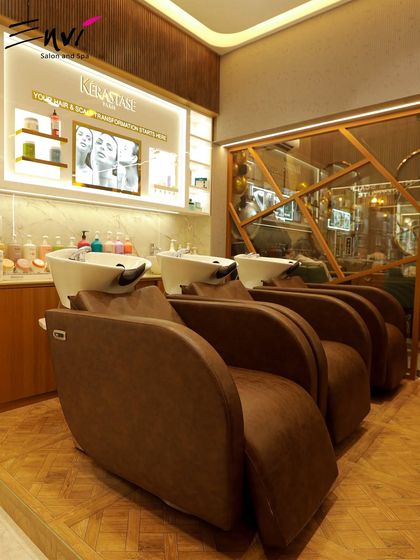 Step inside Envi and feel the difference. Soothing lights, calming hues, and an ambience designed to make your self-care moments unforgettable.