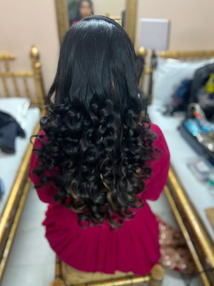 Another view of these gorgeous open curls. I ensure each curl is perfectly formed to create a full and luxurious look.