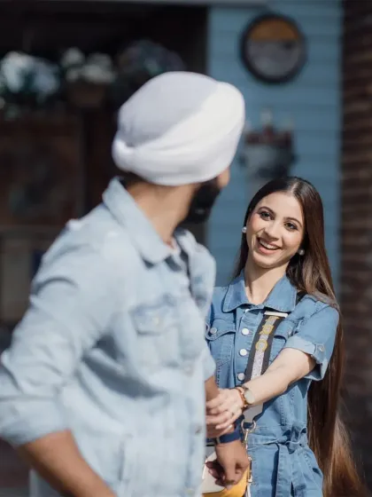 A candid moment of laughter and connection. The bride's joyful expression as she looks at her partner shows the fun and relaxed atmosphere I create during my shoots.