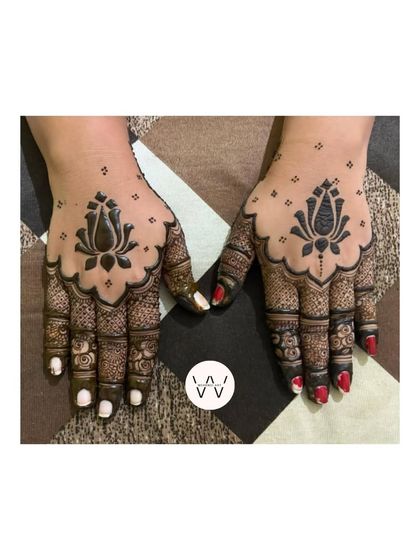 A beautiful Karwachauth design with a prominent lotus motif, perfect for the festive spirit.