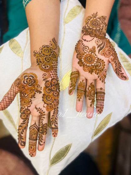 A beautiful Arabic design with a mix of floral and geometric elements.