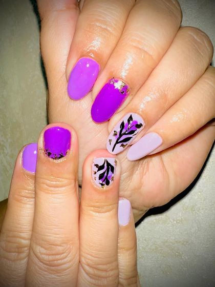 Another angle of the lavender and leaf art design.