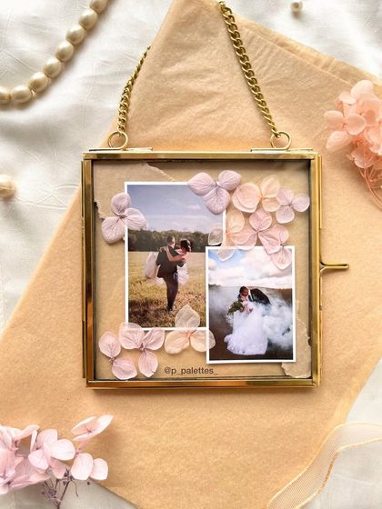 New arrival. Our floating metal frames are now available with beautiful dried hydrangea flowers, adding a touch of elegance and charm.