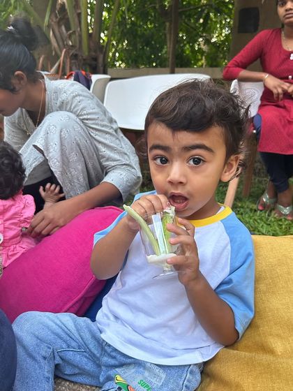 This little guest is enjoying our refreshing cucumber mayo cups. I focus on creating snacks that are not only tasty but also healthy and easy for small hands to hold.