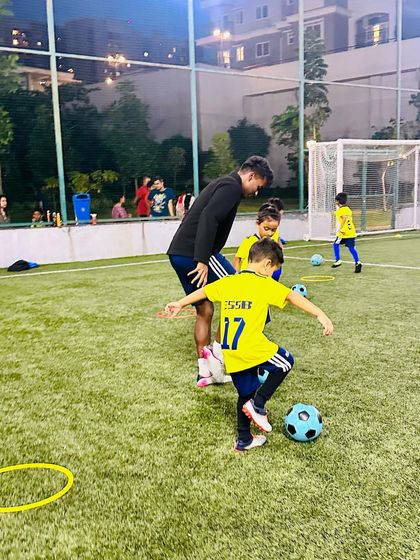 Elite Soccer School - Youth Football Coaching Programs Youth Development (Ages 6-10) photo 15