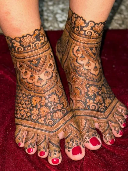 Bridal mehendi isn't complete without adorning the feet. This intricate design features delicate lotus patterns and traditional motifs, ensuring the bride looks stunning from head to toe.