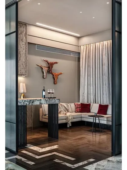 A view into the den, where the bull sculptures serve as a focal point. The space is designed as a hideout, with a small bar and comfortable seating.