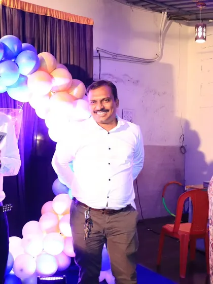 Sharing a laugh with guests on stage. Creating a relaxed and happy atmosphere is my top priority at any event.
