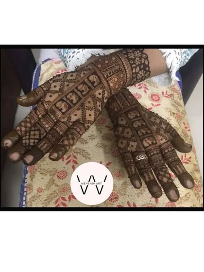 A beautiful back-hand design with an elephant grid pattern.