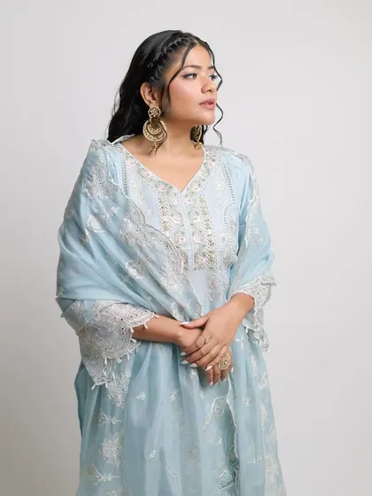 A three-quarter profile of Sakshi Gopal. This angle shows the subtle contouring and the way the makeup enhances her features in a very natural way.