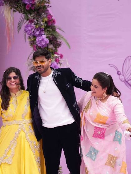 More happy faces at the carnival. I love creating an atmosphere where everyone, from the couple to the guests, can let loose and have fun.