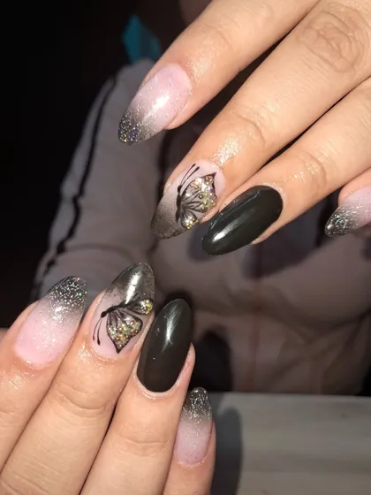 A beautiful and moody butterfly design. This set features a black and grey ombre with delicate, hand-painted butterflies that have a touch of gold glitter on their wings.
